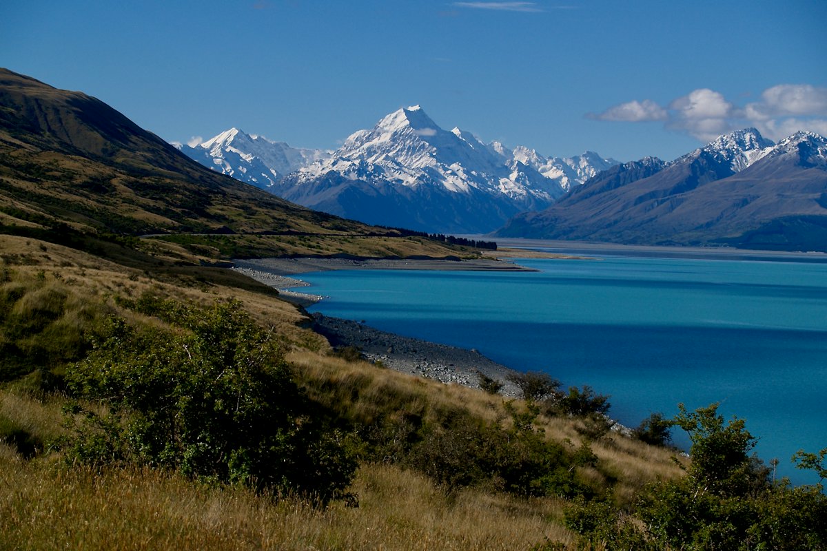 Turquoise Lake Pukaki with Aoraki/Mount Cook and snowy peaks behind