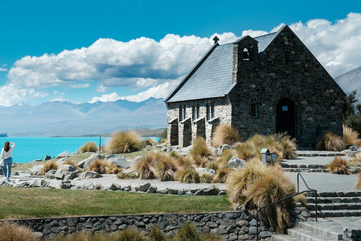 The stone Church of the Good Shepherd beside turquoise Lake Tekapo
